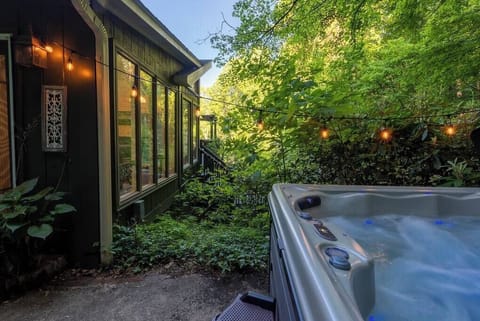 Enjoy an evening in the private hot tub surrounded by woods 