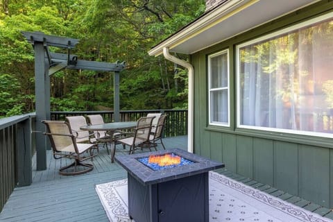 Spacious Front Deck offers Fire Table & relaxing outdoor Dining areas