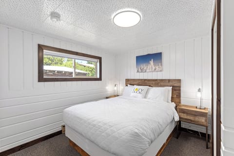 Private bedroom with queen size bed