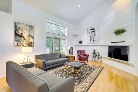 Granger Vacation Rental | 4BR | 3BA | 3,000 Sq Ft | Stairs Required