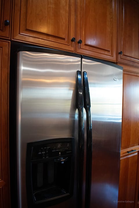 Cozy 12-Person Retreat w/Hot Tub, Near Portland House in Willamette Valley