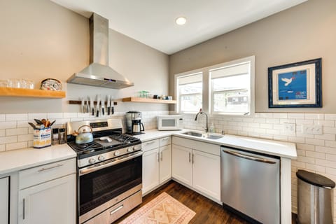 Kitchen | Refrigerator | Microwave | Coffee Maker | Breakfast Bar