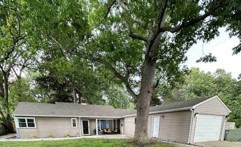 RW's & D's / Luxury home w/Arcade room - Minutes away from Norte Dame 