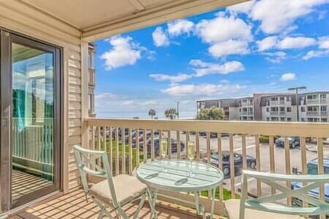 Balcony with beautiful ocean views!