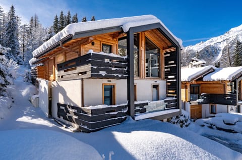 Chalet Green Forest