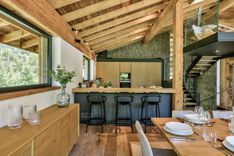 Bar stools for social cooking