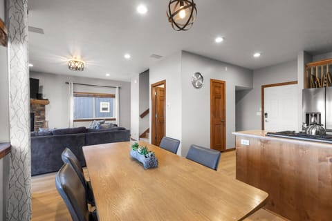 Bear Hollow Village 5458: