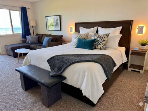 Comfortable King-Size bed Ocean Views.