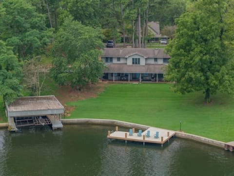 Dock with stunning views and provided seating.