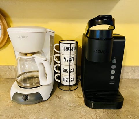 Keurig Sable k-cups and Coffe pot