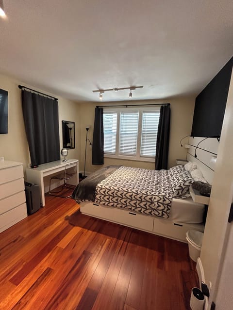 Bedroom with super comfy Queen size bed