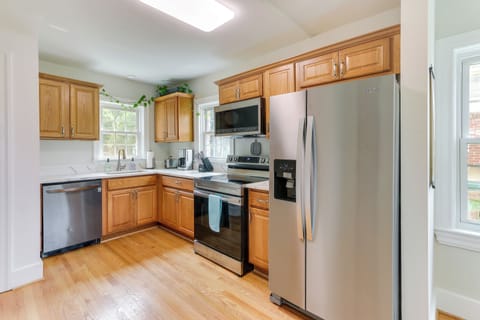 Fully Equipped Kitchen | Pet Friendly w/ Fee | Keyless Entry
