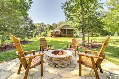 Cullowhee Vacation Rental | 3BR | 2BA | 4 Stairs to Access | 1,400 Sq Ft
