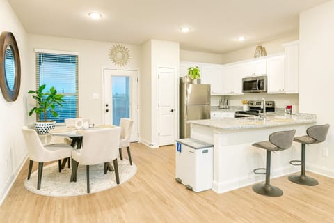 Full Kitchen and spacious dining area