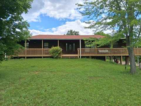 View coming into front of Riverbendgetaway