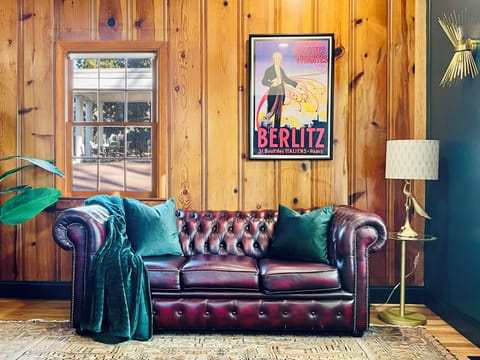 Relax in the historic speakeasy parlor with chesterfield leather seating from Britain and rich wood details.