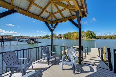 Sherrills Ford Vacation Rental | 4BR | 3BA | Step-Free Access | 3,060 Sq Ft