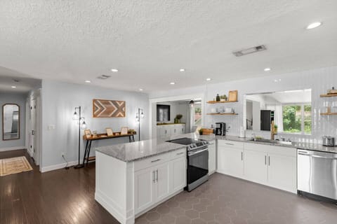 Stylish Kitchen, Modern Appliances Bright, spacious, and fully stocked for all your cooking needs