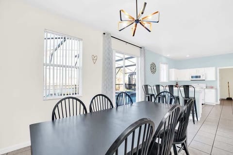 Family-Friendly Dining with Adjacent Breakfast Bar