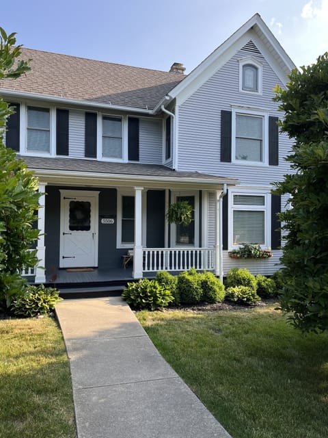 Walking distance to The District and all that Richmond as to offer.