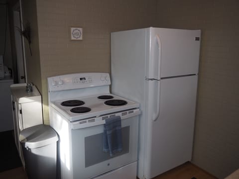 KITCHEN: The chalet has a full kitchen with all appliances including a dishwasher. It also has a good supply of cooking and dining utensils.