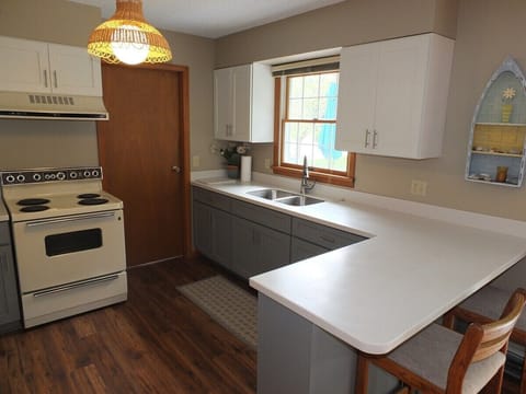 KITCHEN:  The home has a modern kitchen with all appliances except for a dishwasher.