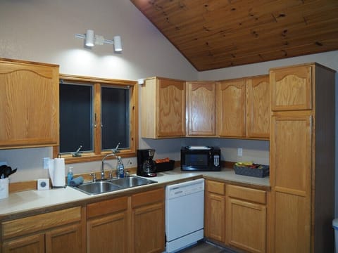 KITCHEN:  Full kitchen with all modern appliances including a microwave, toaster, coffee maker, and dishwasher.  Also includes lots of cabinet space and a good supply of cooking and dining utensils.