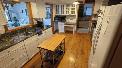 KITCHEN:  The home has a large and modern kitchen with all appliances, including a large gas range, dishwasher, toaster, and both Keurig and regular drip coffee makers.