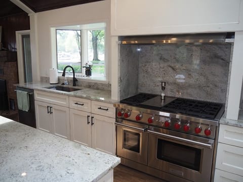 KITCHEN: Very high-end dual-oven, stovetop / grill, sink, and dishwasher.