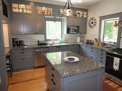 KITCHEN:  The large and newly remodeled kitchen is gorgeous and features all appliances!