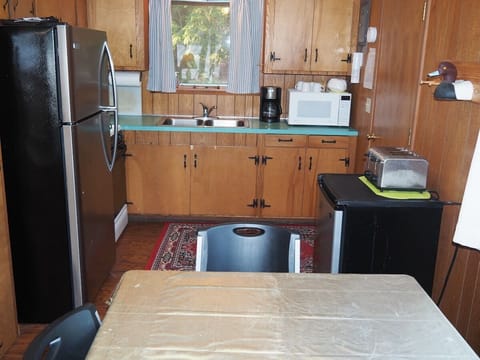 KITCHEN: The cottage has a cute little kitchen with all appliances except for a dishwasher. Includes a good supply of cooking and dining utensils.