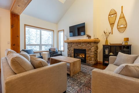Living Room l Gas Fireplace l Smart TV