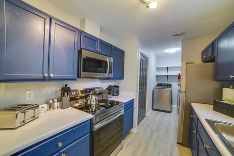 Kitchen | Free WiFi | Keyless Entry | Indoor Fireplace