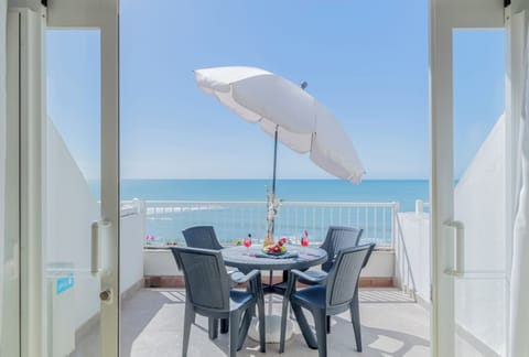 Dine alfresco while the ocean glitters straight ahead.