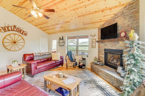 Murphy Vacation Rental | 3BR | 3BA | 2,600 Sq Ft | 5 Exterior Steps Required