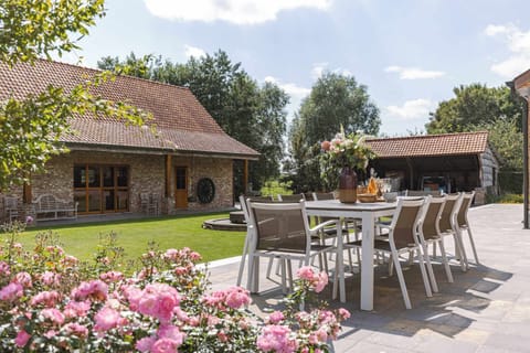 Lovely large terrace up to 10 guests