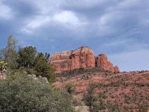CATHEDRAL ROCK VIEW & TRAILS RIGHT OUTSIDE YOUR DOOR