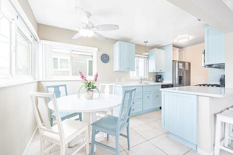 Bask in the warm glow of natural sunlight as you gather around our inviting circular dining table with seating for four.
                