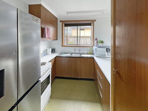 Double Door Fridge & Fully Equipped Kitchen