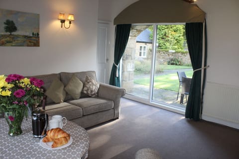 Honeysuckle Cottage - Lounge