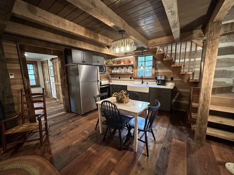 Kitchen / dining area.