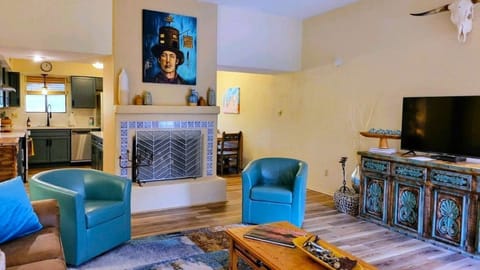 Enjoy the southwestern charm of our Billy The Kid Casita