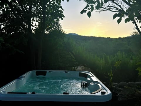 Outdoor spa tub
