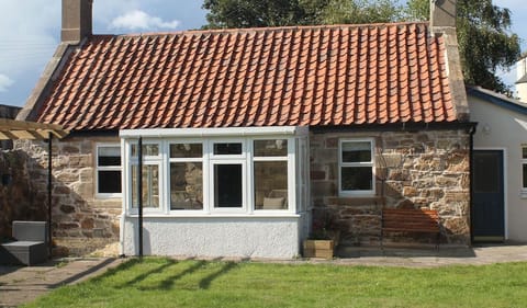Carpenter's Cottage is a a traditional stone built cottage