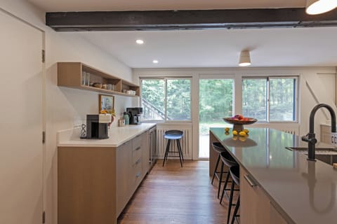 Coffee bar, espresso machine, drip coffee maker, and lots of mugs!