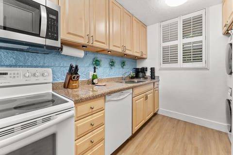 Full-size Kitchen Appliances