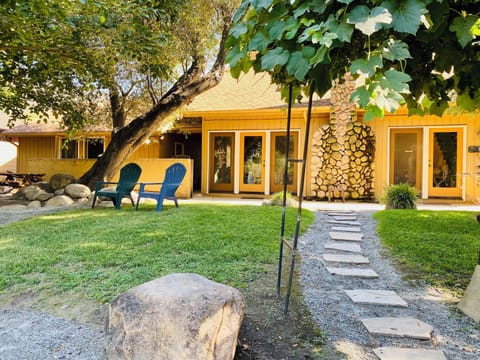 beautiful backyard living in nature! 