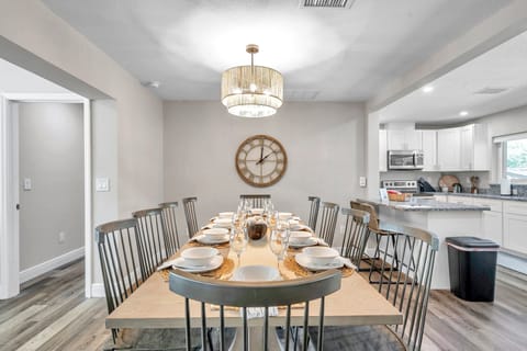 Seating for 10 at the Dining Table + 2 at the counter