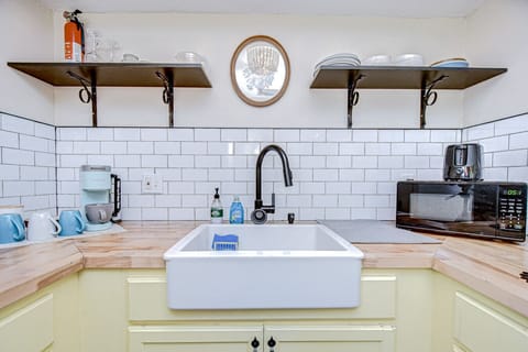 We supply plenty of coffee for the beginning of your stay