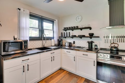 Kitchen | Cooking Basics | Coffee Maker | Paper Towels/Trash Bags Provided